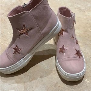 Girls tennis shoe, bootie height from Kidpik